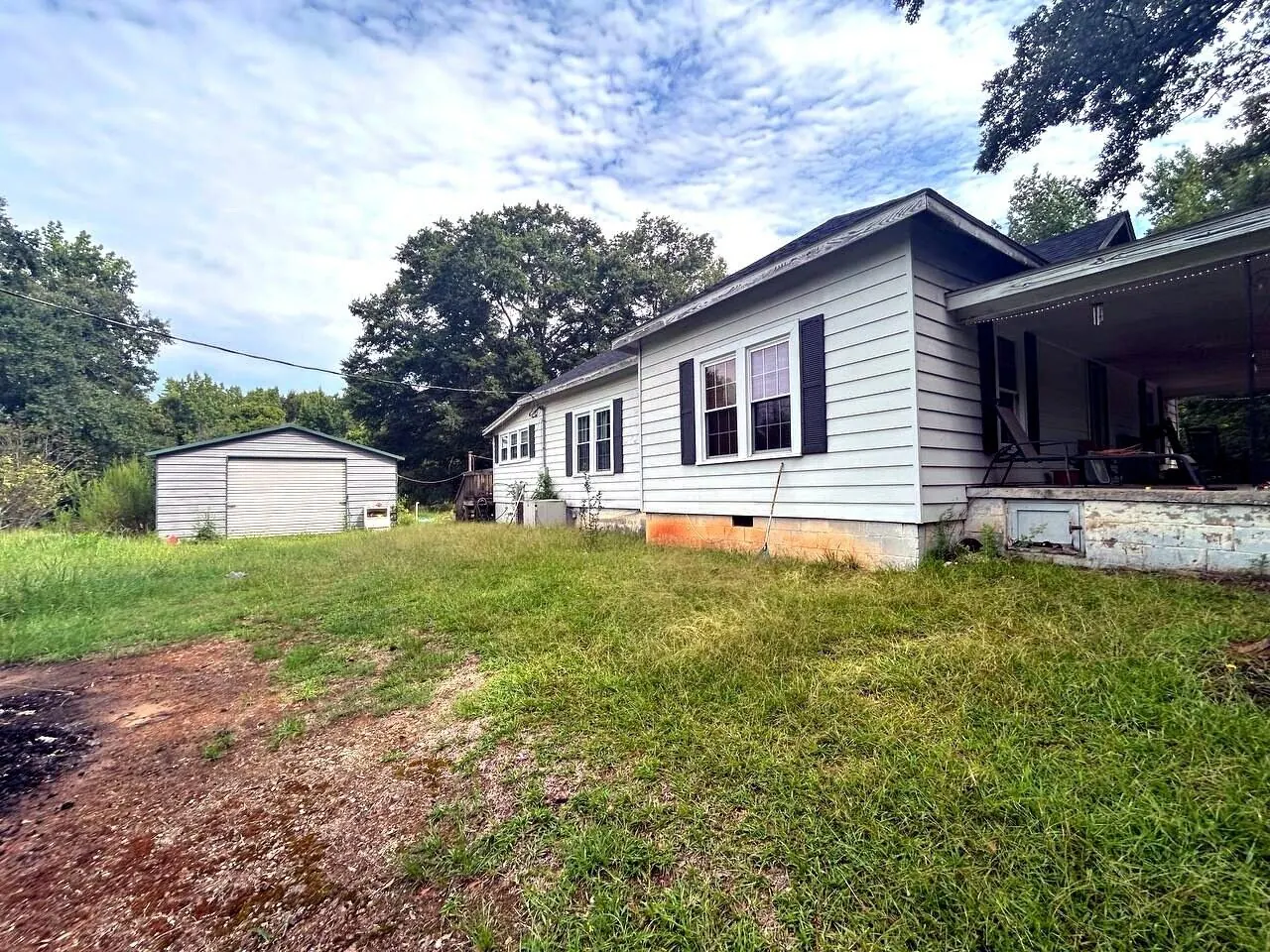 486 Scott Road side yard and detached garage