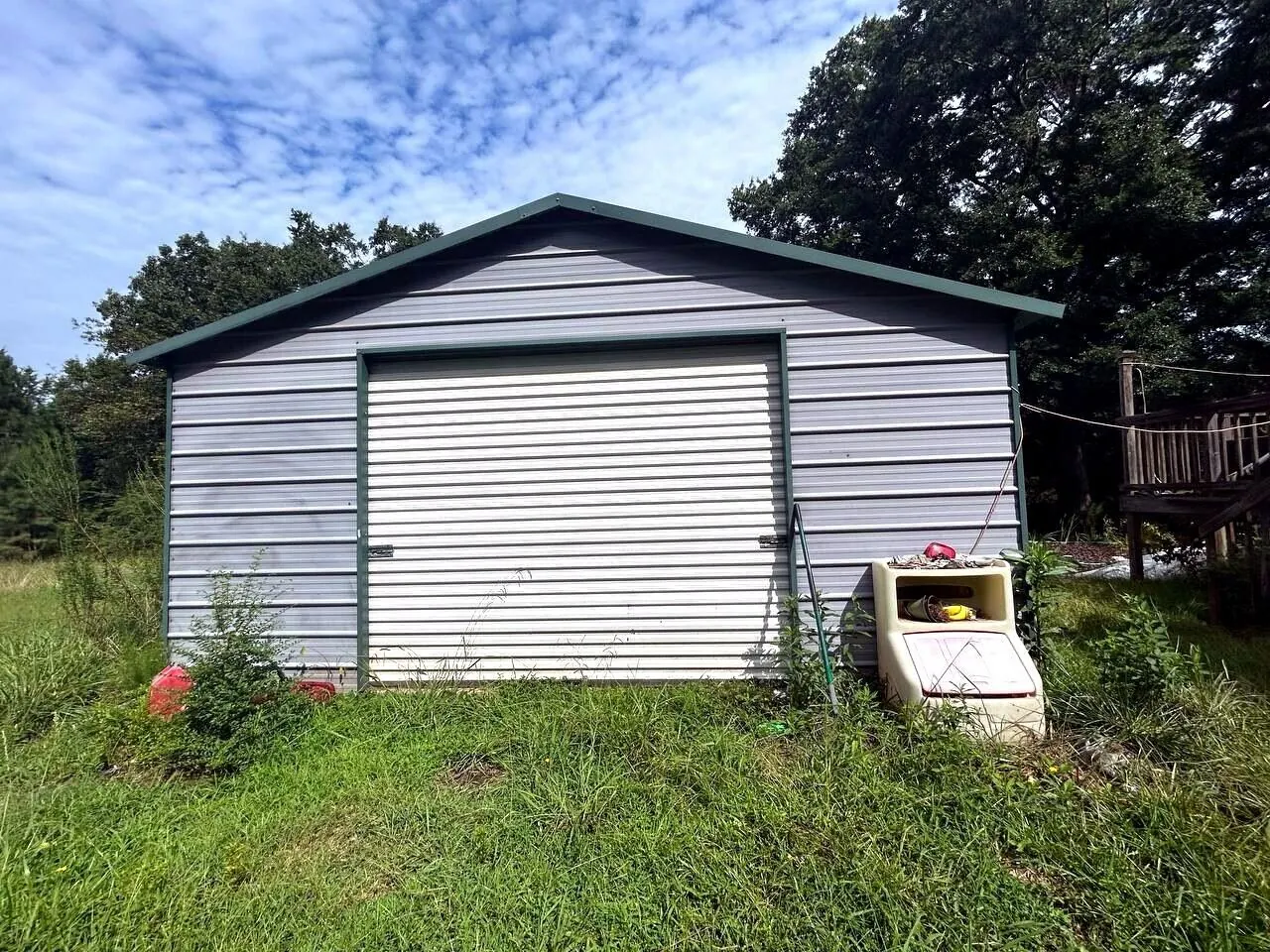 Detached garage at 486 Scott Road